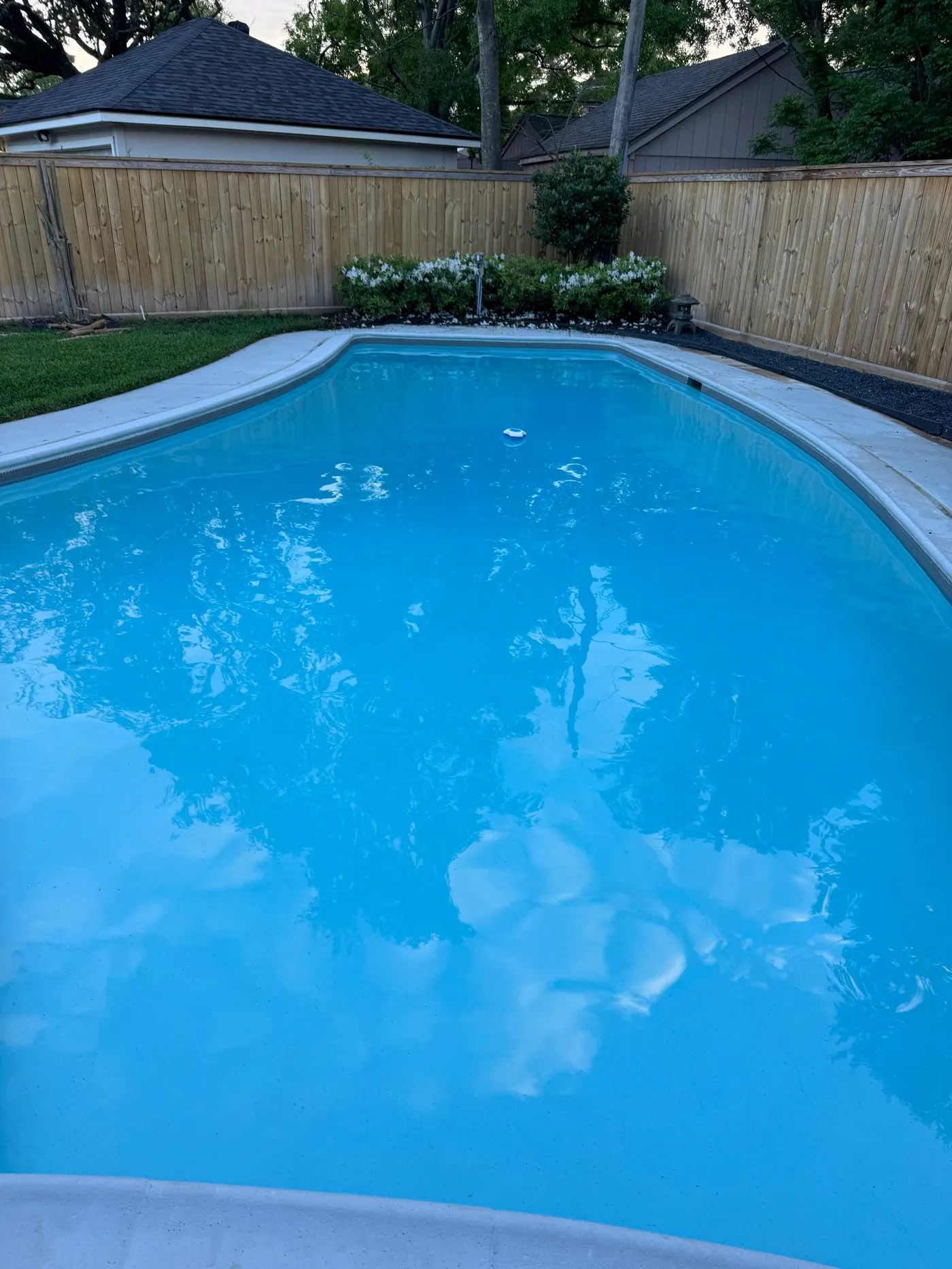 Piscina residencial mantenida por txfreshpool en Houston, TX