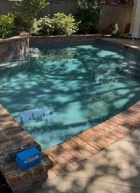 Piscina cristalina después del servicio profesional de txfreshpool