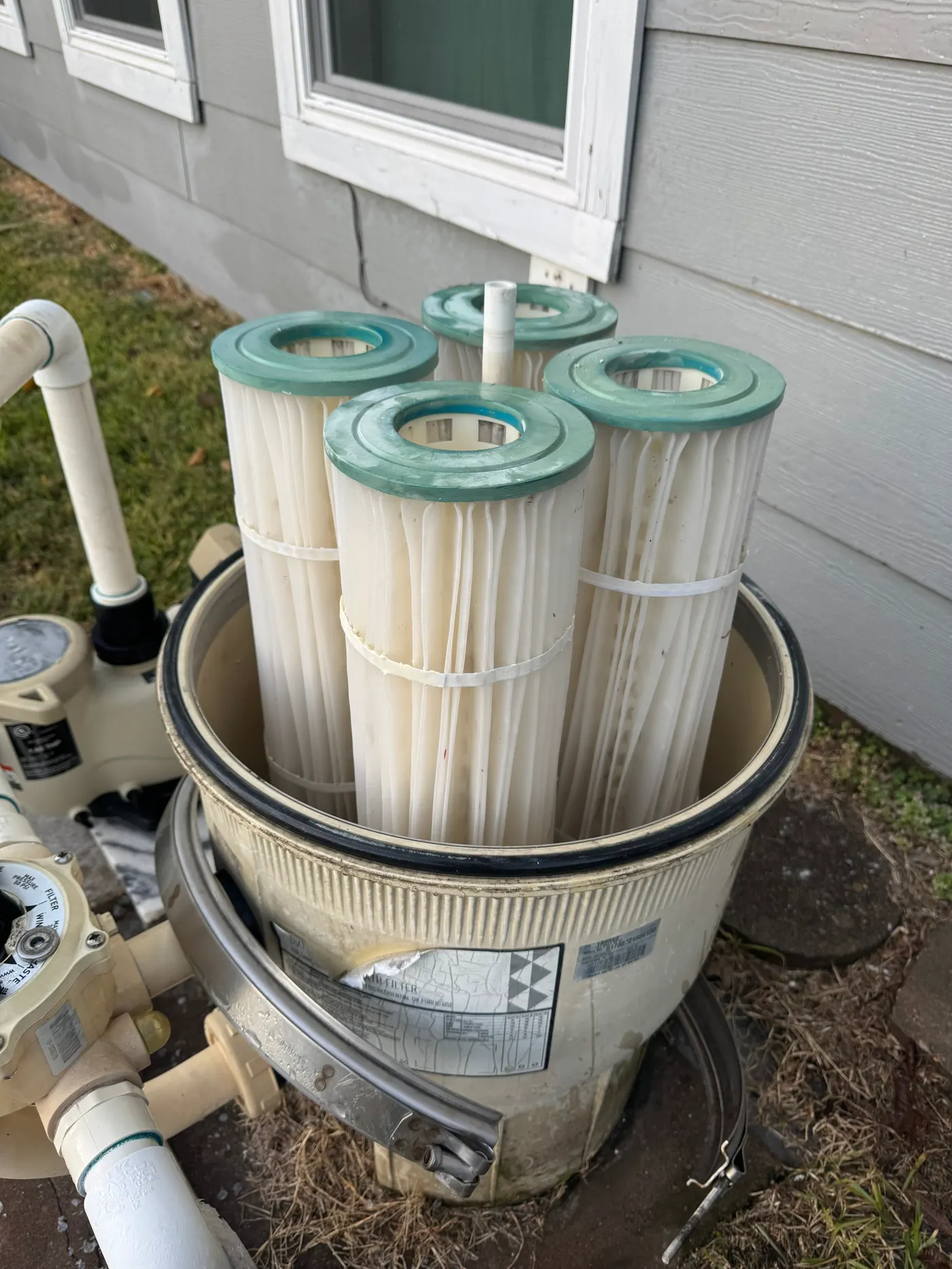 Filtros de piscina limpios después del mantenimiento